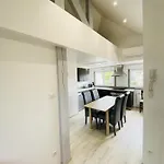 Louis Quartier Des Lilas *