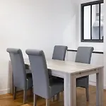 Louis Quartier Des Lilas *