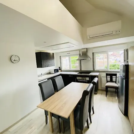 Louis Quartier Des Lilas