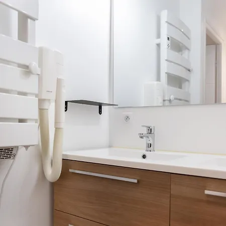 Louis Quartier Des Lilas