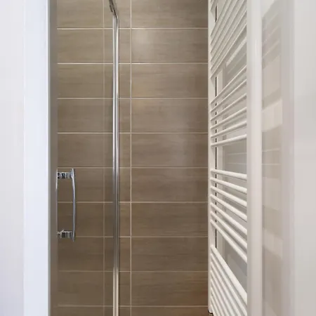 Louis Quartier Des Lilas