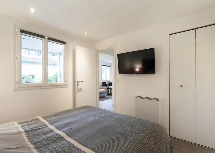 Louis Quartier Des Lilas