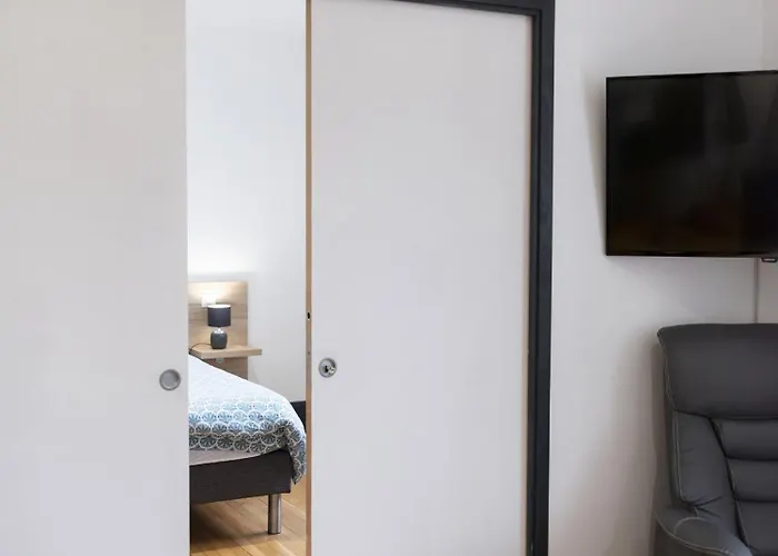 Louis Quartier Des Lilas *