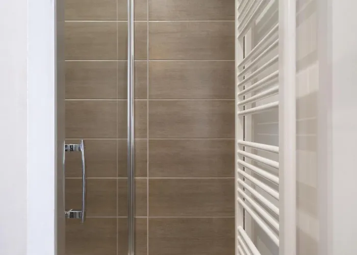 Louis Quartier Des Lilas